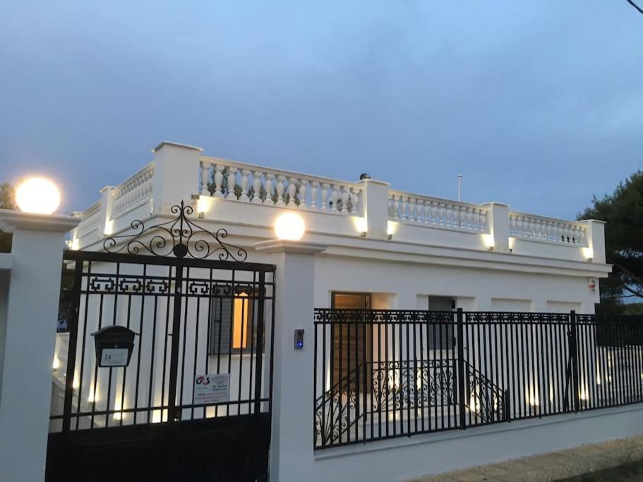 The White House Beach Villa Rafína Exteriör bild